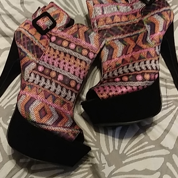 I'm sell a pair of nice heel - Picture 1 of 1